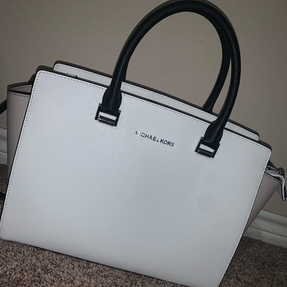 Michael Kors Handbags - Michael kors large Selma handbag